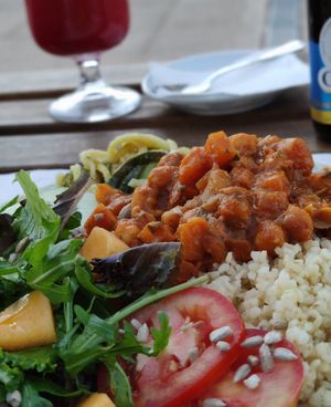 Kichererbsen-Curry at Fava Mercearia Café in Lagos