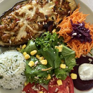 Beringela recheada 🌱  at Fava Mercearia Café in Lagos