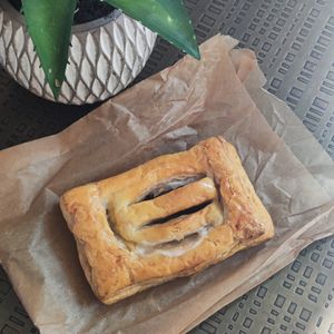 Guava y queso Cuban pastelito at Señoreata in Los Angeles