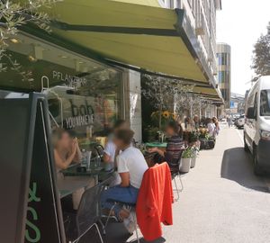 Outdoor seating at Hiltl Pflanzbar in Zurich