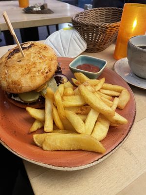 Burger at Max Pett in Munich