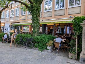 Outside dining at Max Pett in Munich