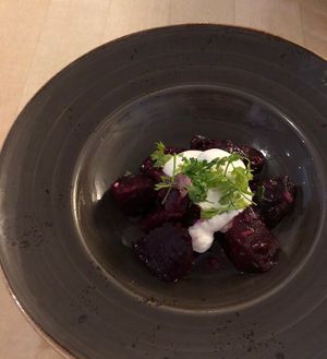 Rote Beete-Salat mit Crème fraîche  at Max Pett in Munich