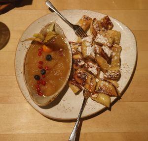 Veganer Kaiserschmarn mit Apfelkompott at Max Pett in Munich