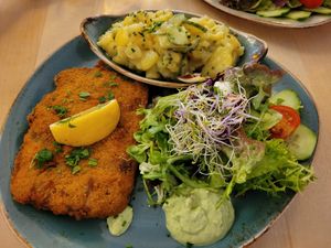Schnitzel mit Kartoffelsalat at Max Pett in Munich