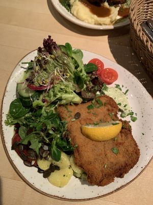 Schnitzel mit Kartoffelsalat  at Max Pett in Munich