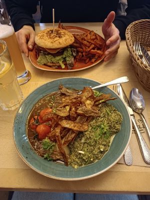 Burger, Kartoffeltraum at Max Pett in Munich