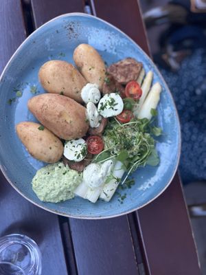 Aspargus with new Potatoes and Soy-Medaillons  at Max Pett in Munich