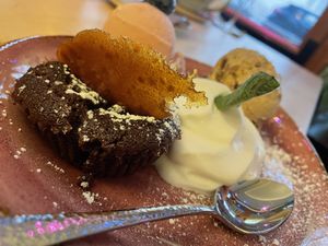 Lavacake mit Eis   at Max Pett in Munich