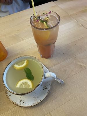 Tee und selbstgemachte Schorle   at Max Pett in Munich