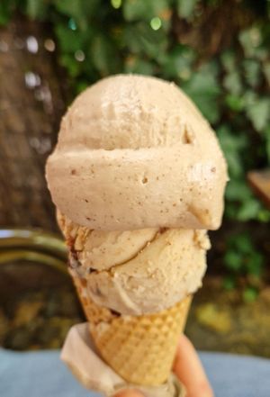 Nougat & Snickers Eis at Max Pett in Munich