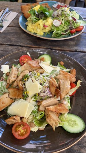 Ceasar Salat und Schnitzel mit Kartoffelsalat  at Max Pett in Munich