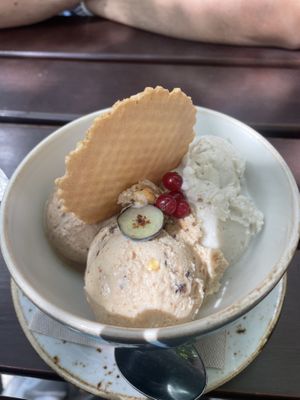 Ice cream three flavours: vanilla, snickers, nougat   at Max Pett in Munich