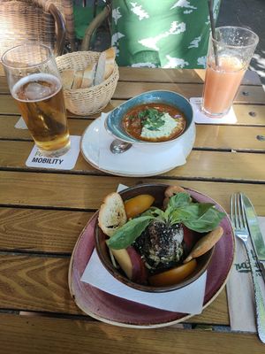 Tomato, courgette zoodles and cashew mozzarella; goulash soup at Max Pett in Munich