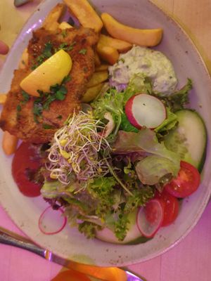 Schnitzel mit Pommes at Max Pett in Munich