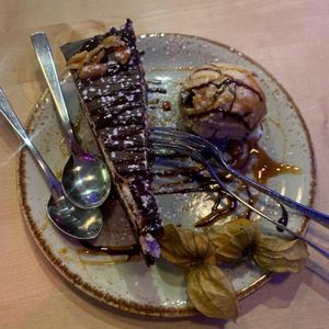 Snicker cake at Max Pett in Munich