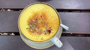 Goldene Milch  at Max Pett in Munich