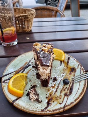 Snickers cake at Max Pett in Munich