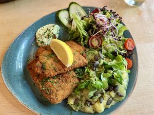 Schnitzel mit Kartoffelsalat  at Max Pett in Munich