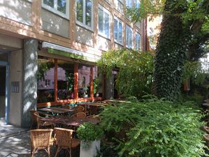 Outdoor seating area at Max Pett in Munich