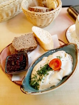 Warmer Ofenkäse at Max Pett in Munich