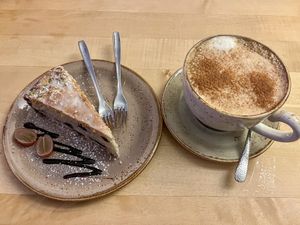 Blueberry yogurt cake and chai latte 👌🏼  at Max Pett in Munich