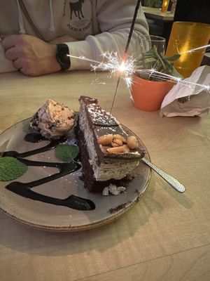 Top  at Max Pett in Munich