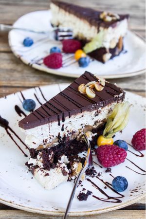 Peanut chocolate cake! Snickers in VEGAN at Max Pett in Munich