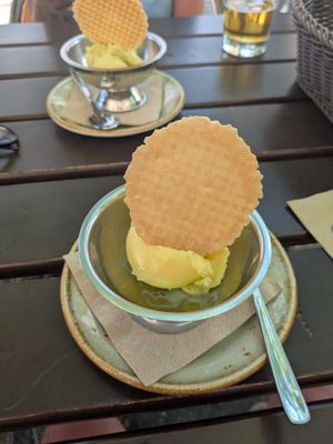 Mango Eis - 3/5 Nothing special at Max Pett in Munich
