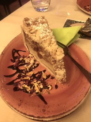 Apple crumble fresh bake - 5euro at Max Pett in Munich