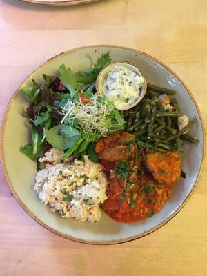 Lunch bowl at Max Pett in Munich