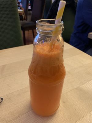 Golden throat at Max Pett in Munich