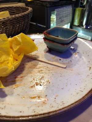 You know it’s good when this is the first time a pic crosses my mind. Remnants of a delish burger  at Max Pett in Munich