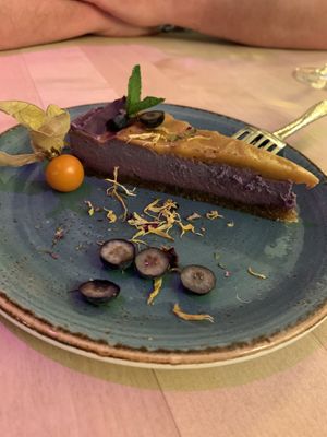 Rohkost Blaubeer Kuchen! LECKER! at Max Pett in Munich