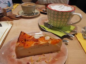 Mandarine Käsekuchen at Max Pett in Munich
