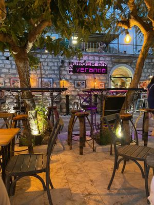 Restaurant at Burger Gin Bar VERANDA in Tucepi