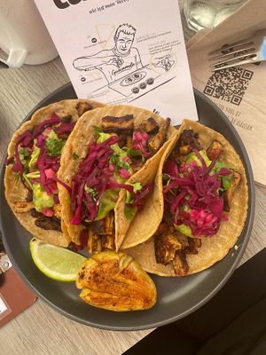 Tacos with vegan chunks  at Guacamole in Regensburg