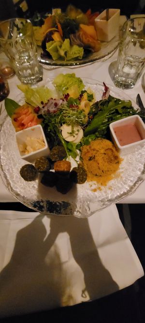 Falafel, Hummus, Quinoa mit Salat at Sabor in Schlieren