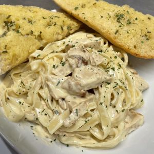 Ch*cken and B*con Carbonara #Veganuary at The Queen Inn in Cwmbran