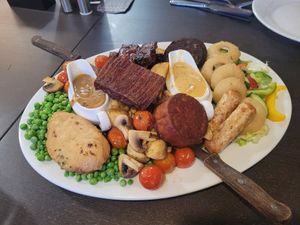 Mixed Grill Sharer with Peppercorn a Dianne Sauces #Veganuary at The Queen Inn in Cwmbran