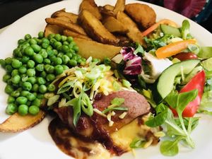 Hunter‘s chicken  at The Queen Inn in Cwmbran