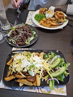 Mushroom and bean chilli loaded fries. Side of cripsy chilli beef (sooo good). at The Queen Inn in Cwmbran