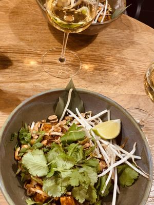 Padthai w wersji bez jajka🌿 at Enoki in Gdynia