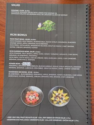 Sushi plates and poke bowls at Fresh and Hash in Sibenik