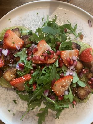 Delicious vegan bagel with crispy tofu, highly recommended   at Zuske in Oostende