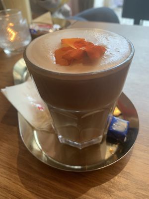 Flat white coconut milk, excellent. There are two options for plantbased milk: oat or coconutt milk  at Zuske in Oostende