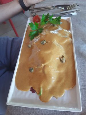 Carpaccio di seitan in stile "vitello tonnato" (vegan) at L'M Ristopizza in San Pantaleo