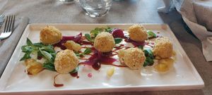 Polpette di ceci in salsa BBQ piccante at L'M Ristopizza in San Pantaleo