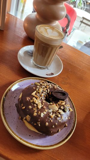Veganer Double Chocolate Donut at Lula in Berlin