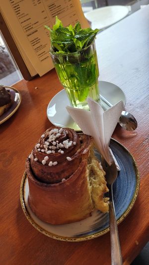 Vegane Zimtschnecke at Lula in Berlin